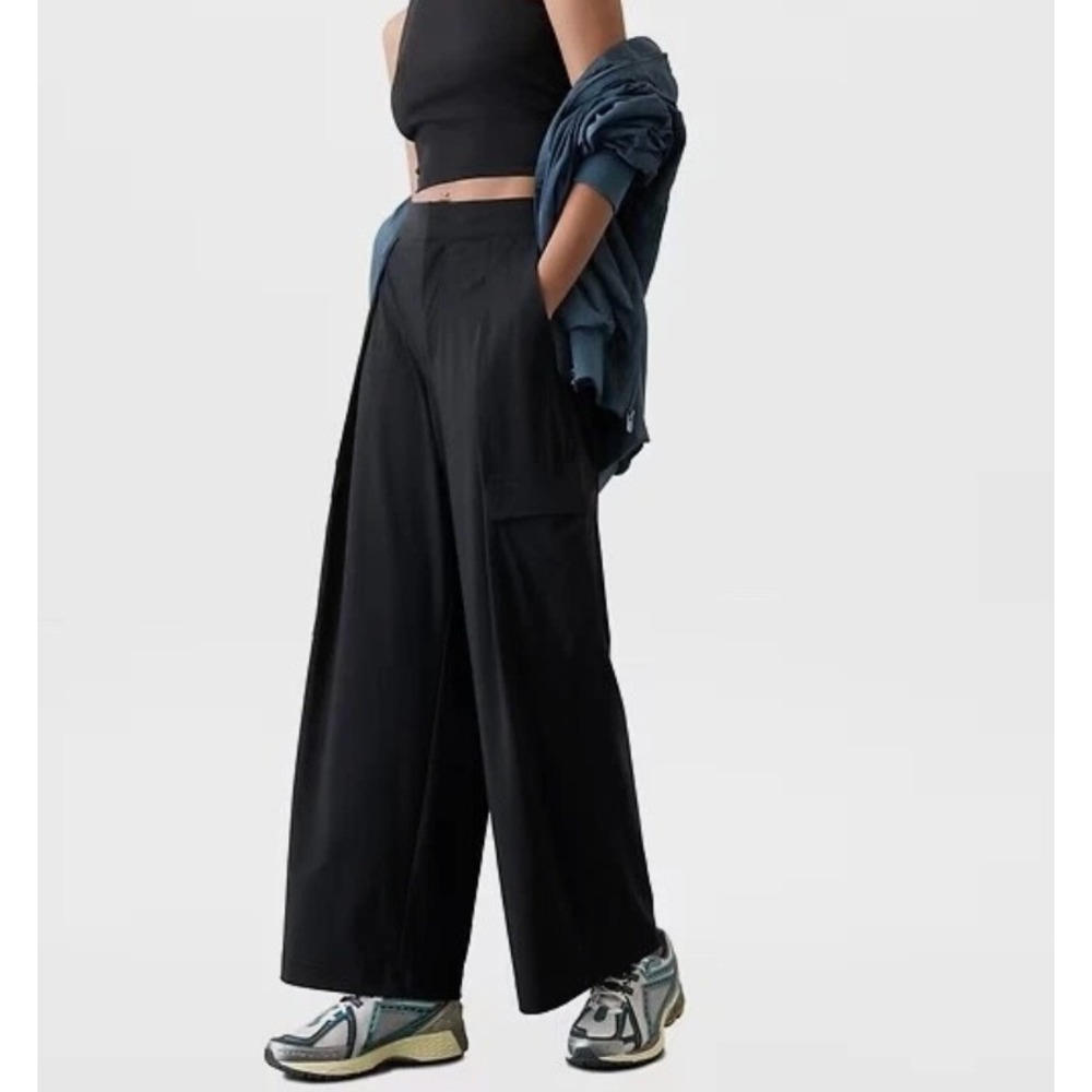 Athleta Pinnacle High Rise Wide Leg Cargo Trouser Pants Black Womens 6
